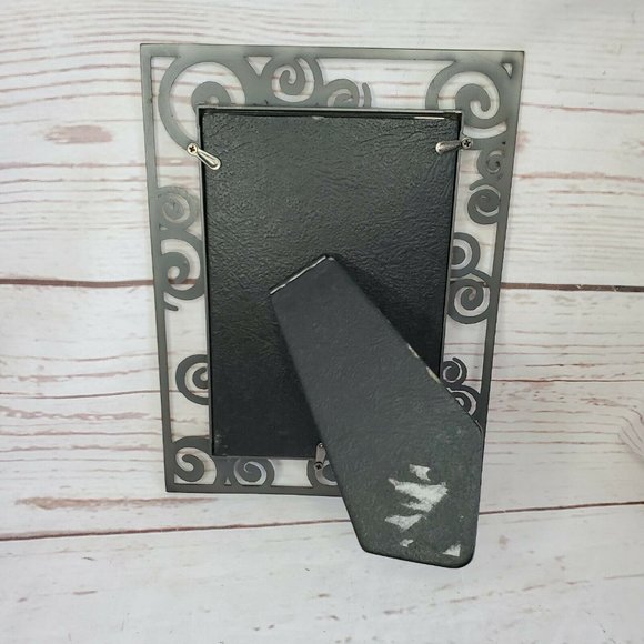 Mason Lane 4x6 Embossed Spiral Metal Bronze Frame - Picture 5 of 8